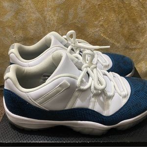 Jordan 11 low navy blue snake skin, Size 11.5